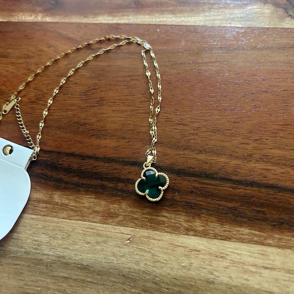 Green stone clover necklace